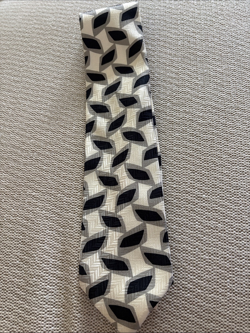 Bolgheri Black & cream Geometric Leaf Pattern Tie